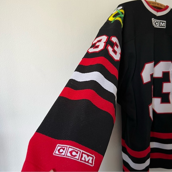Vintage Chicago Blackhawks NHL Jersey Y2K Size Medium Made in Canada - Picture 9 of 12